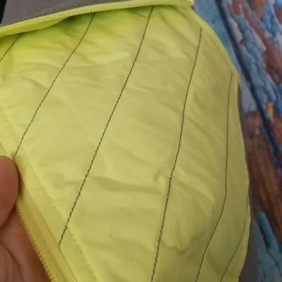 COLUMBIA Quilted Zip Front Vest - Picture 9 of 10